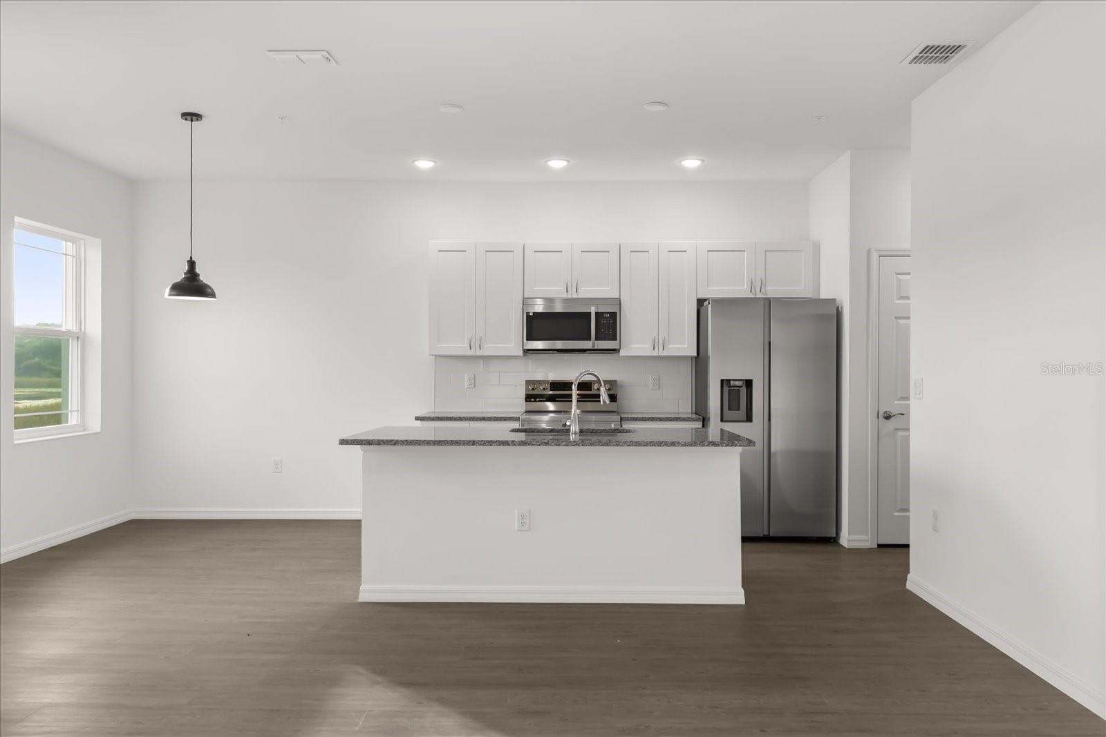 Image 5 of 28 For 925 Lakefront Village Drive