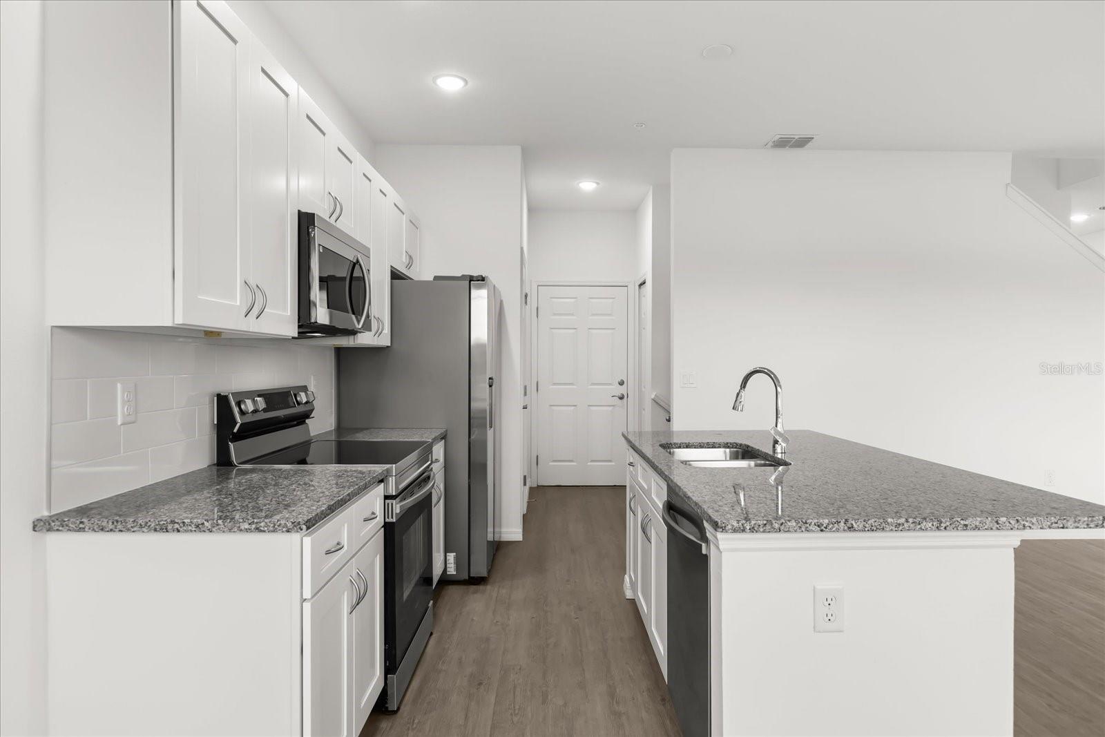 Image 7 of 28 For 925 Lakefront Village Drive