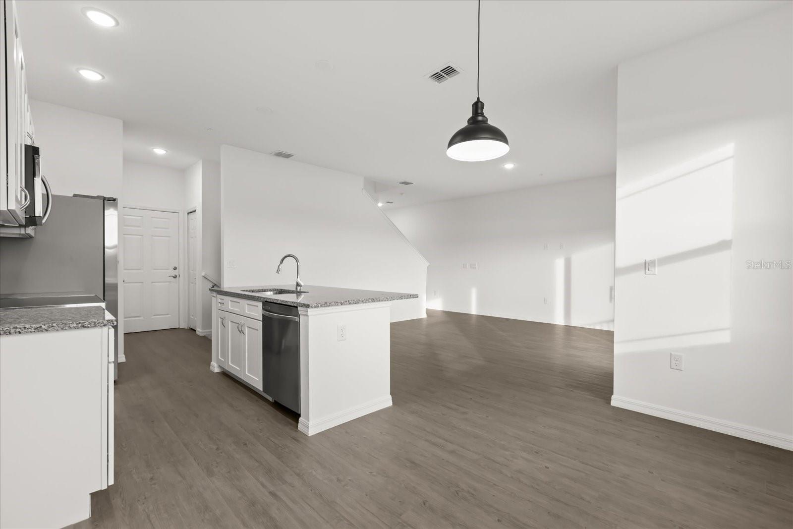 Image 8 of 28 For 925 Lakefront Village Drive