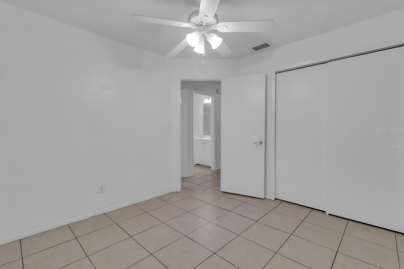 Image 18 of 38 For 2432 King Oak Court