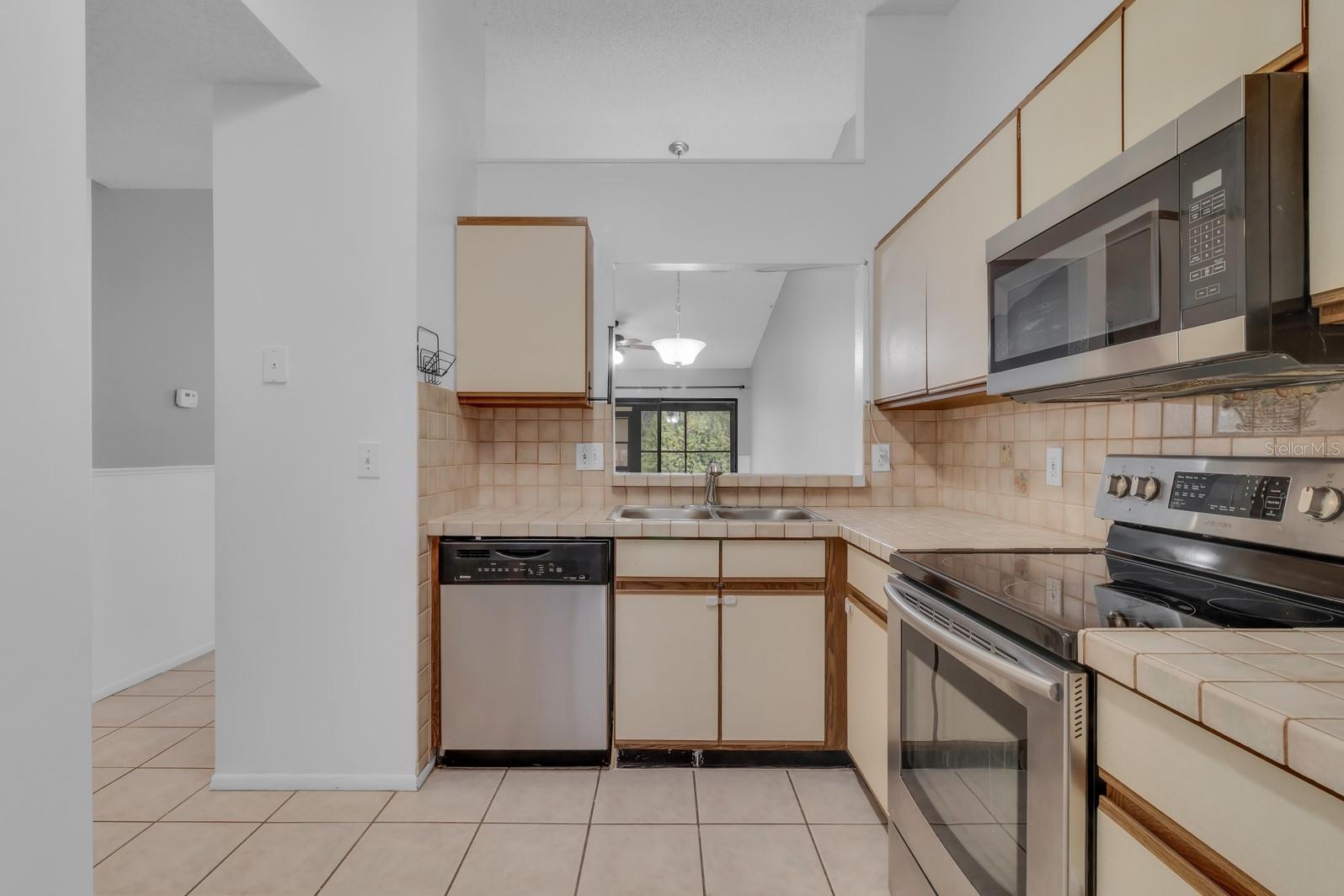 Image 27 of 38 For 2432 King Oak Court