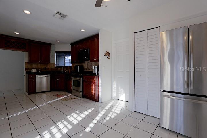 Image 7 of 25 For 12572 Wisconsin Woods Lane