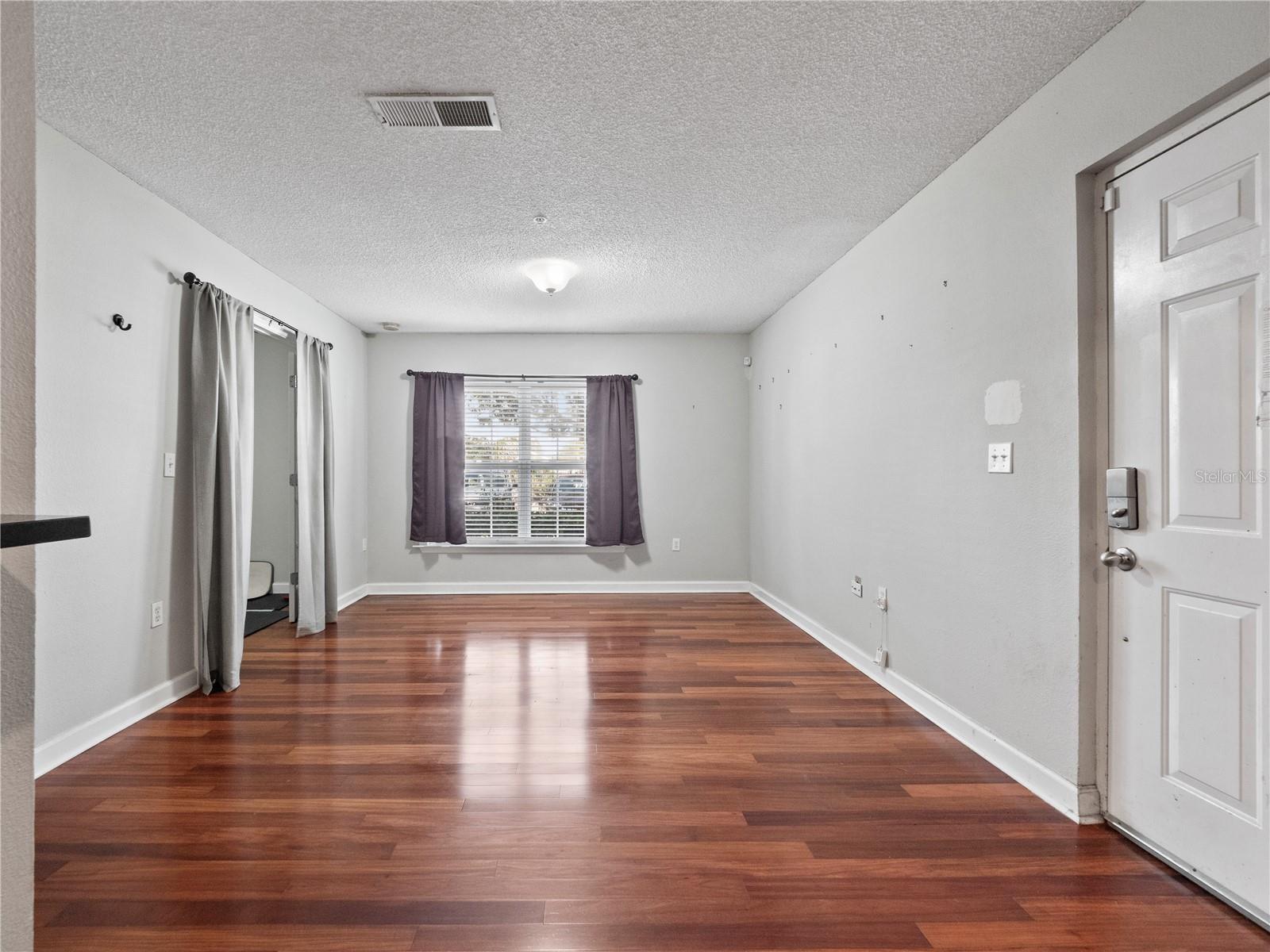 Image 5 of 20 For 2077 Dixie Belle Drive 2077c