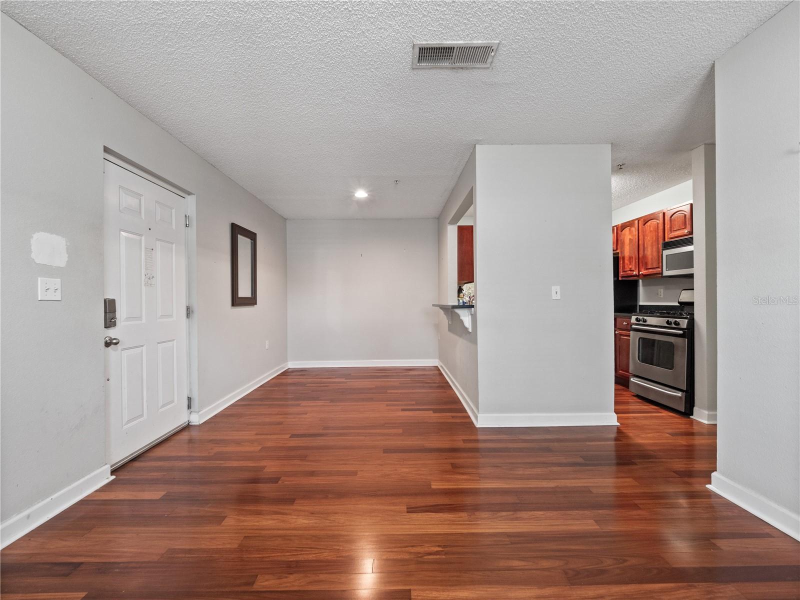 Image 7 of 20 For 2077 Dixie Belle Drive 2077c