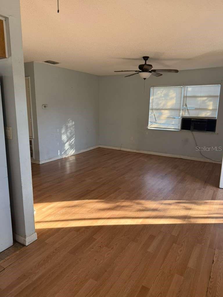 Image 3 of 15 For 2117 Winger Avenue