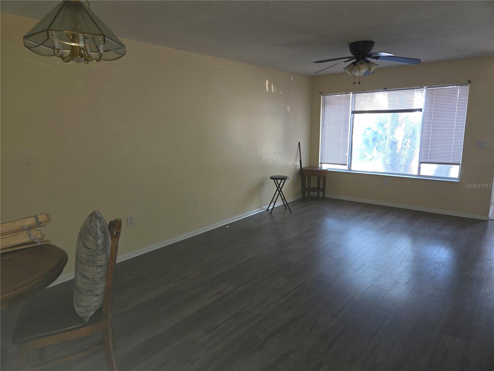 Listing photo id 10 for 1211 Sago Palm Boulevard 1211