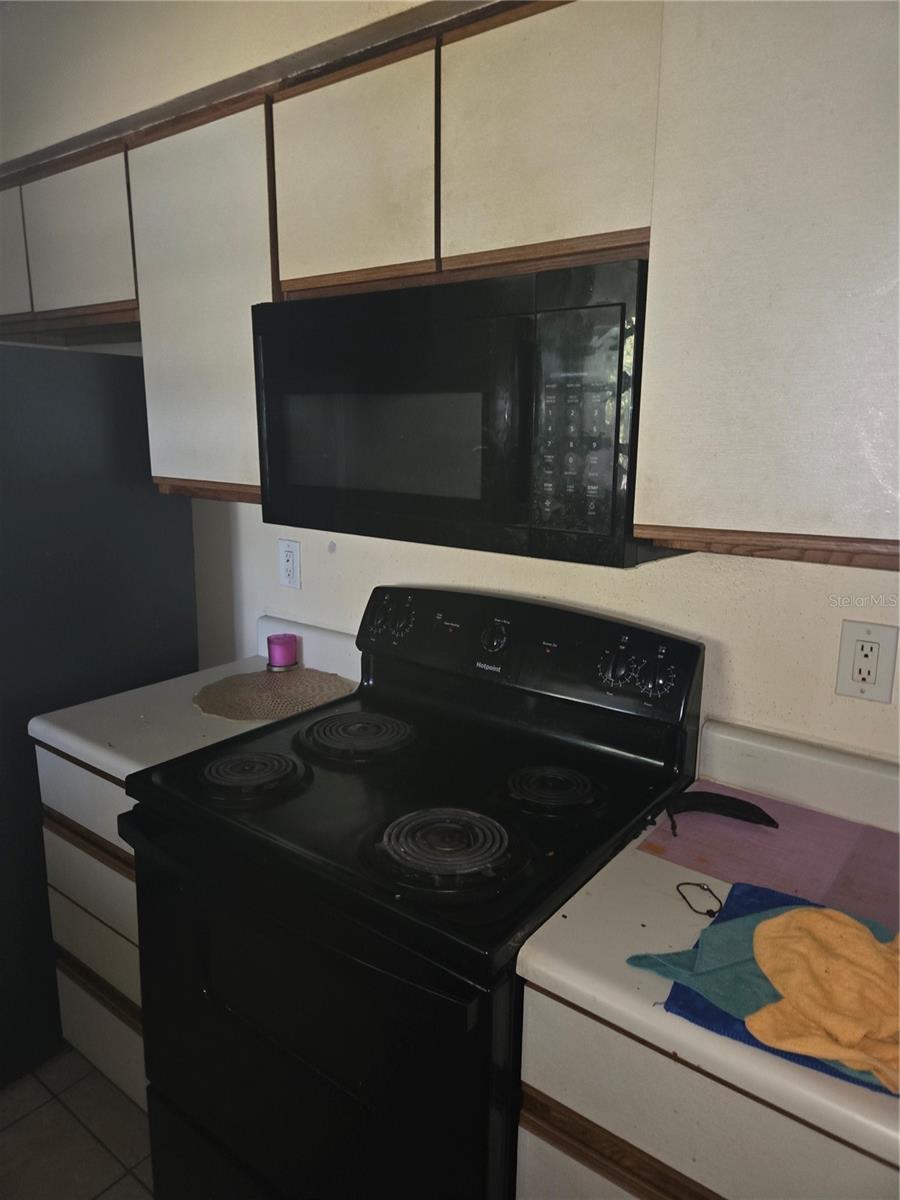 Listing photo id 11 for 1211 Sago Palm Boulevard 1211