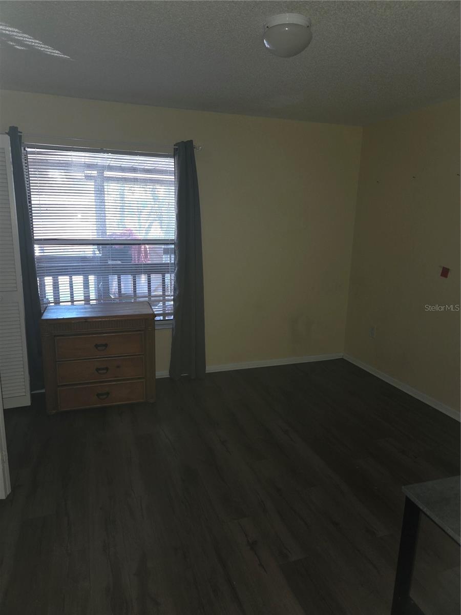 Listing photo id 7 for 1211 Sago Palm Boulevard 1211