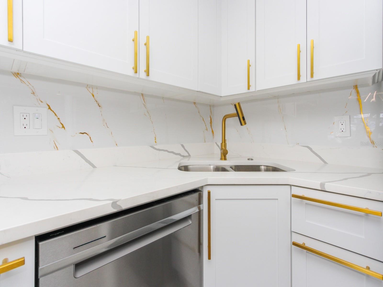 Image 10 of 42 For 4201 Park Lake Street