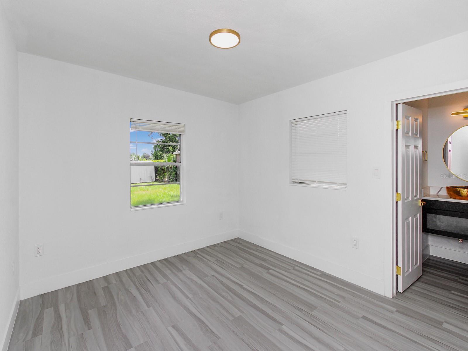 Image 17 of 42 For 4201 Park Lake Street