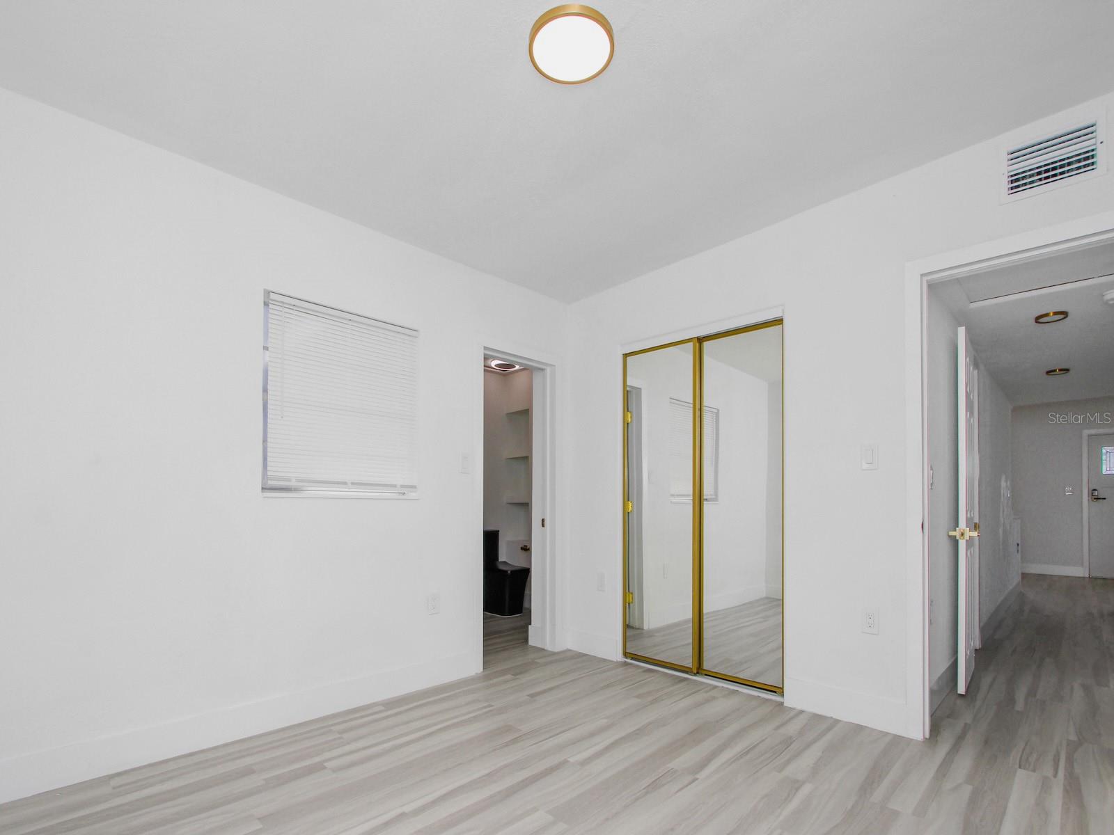 Image 18 of 42 For 4201 Park Lake Street