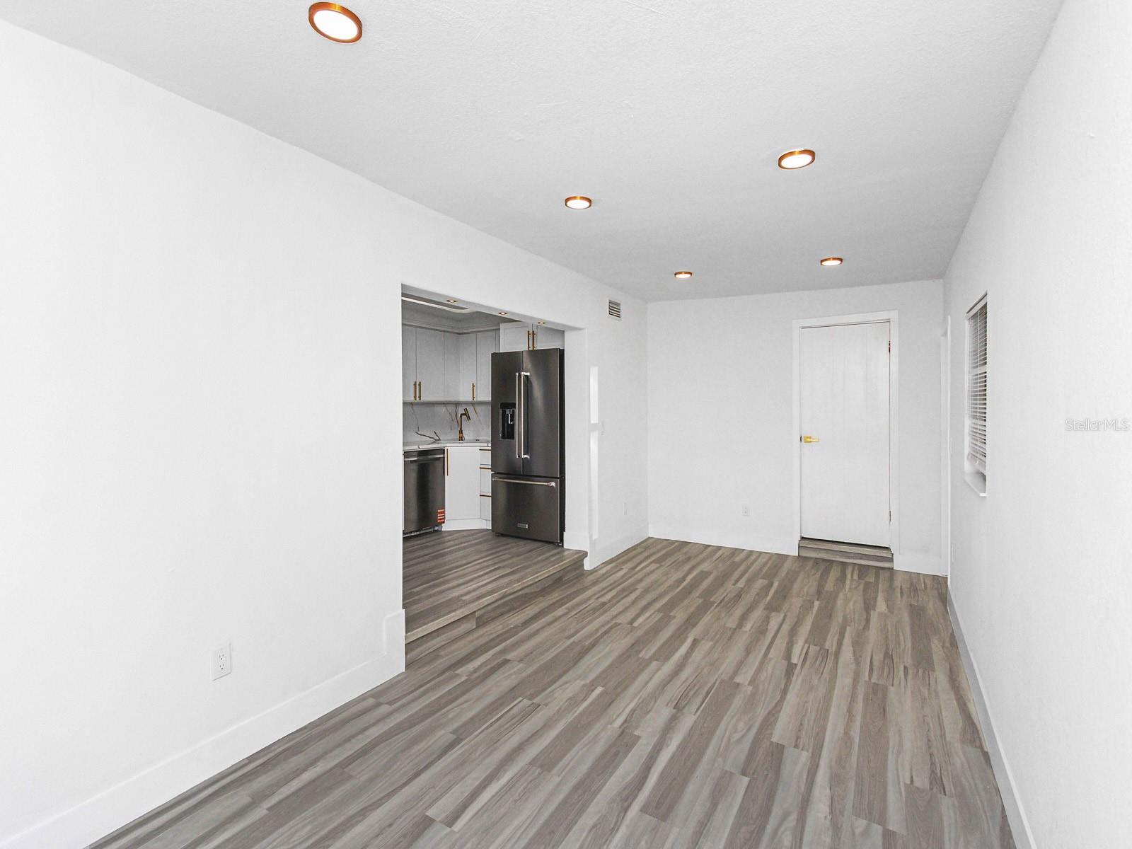 Image 25 of 42 For 4201 Park Lake Street