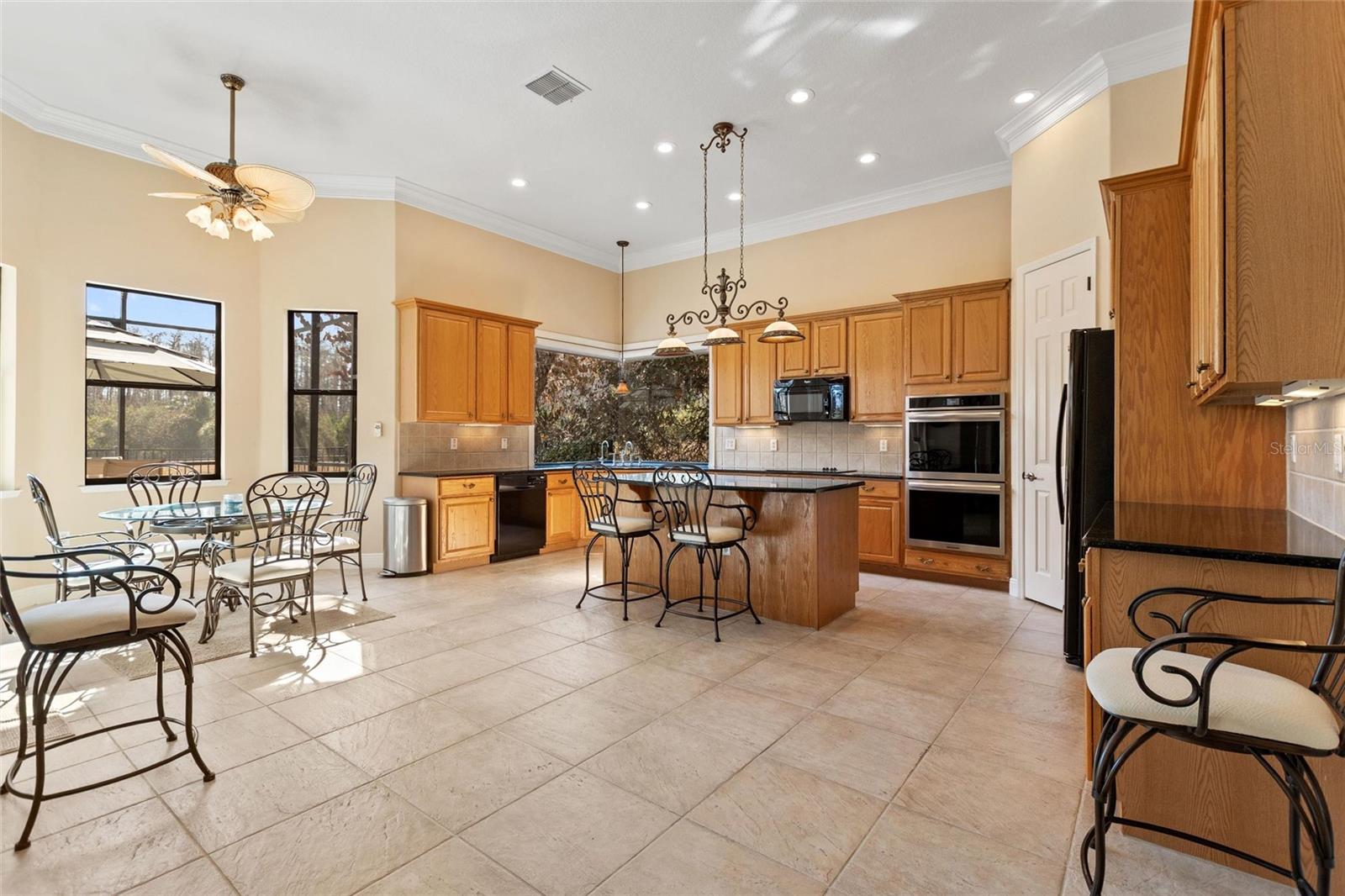 Image 12 of 74 For 927 San Raphael Street