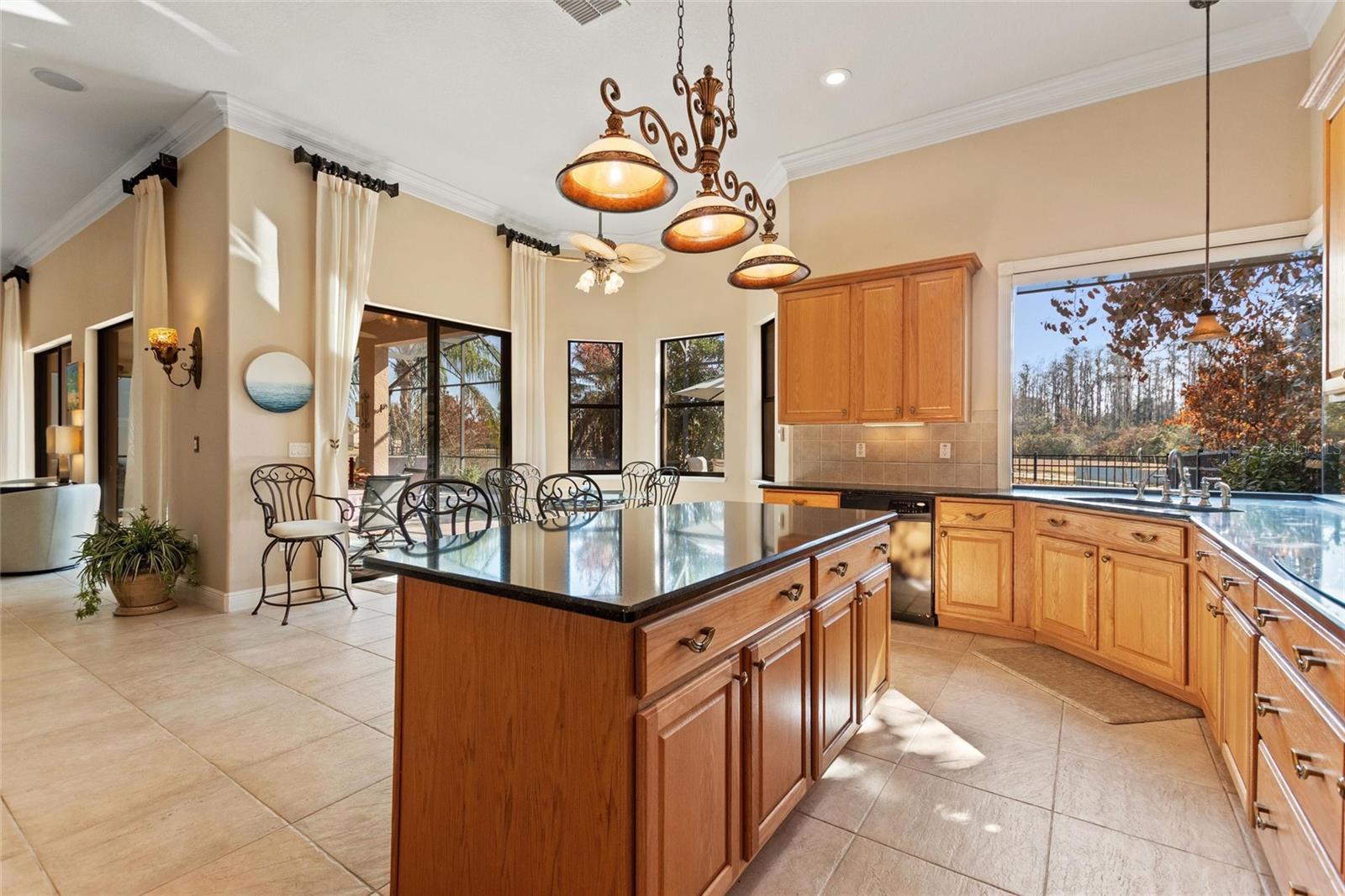 Image 14 of 74 For 927 San Raphael Street