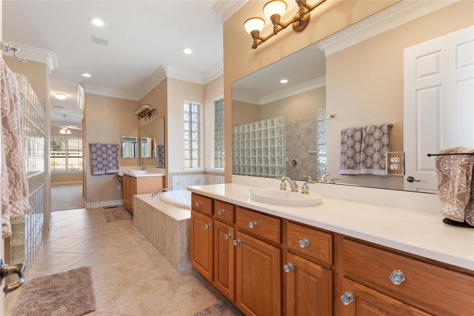 Image 20 of 74 For 927 San Raphael Street