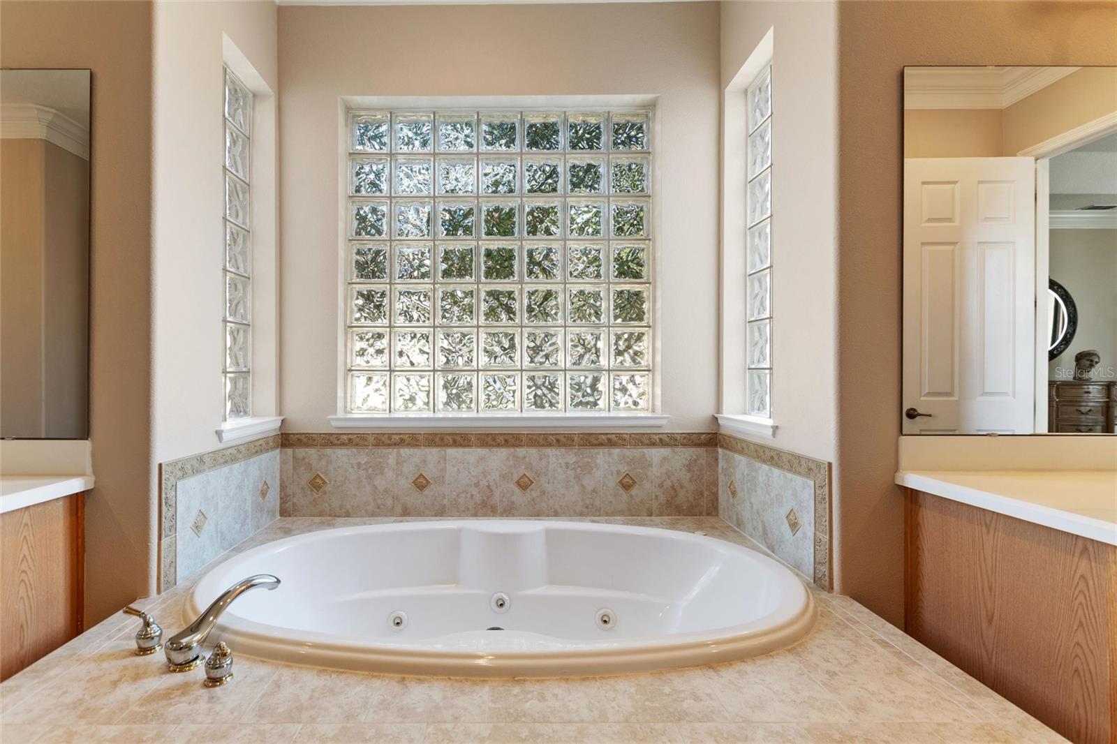 Image 22 of 74 For 927 San Raphael Street