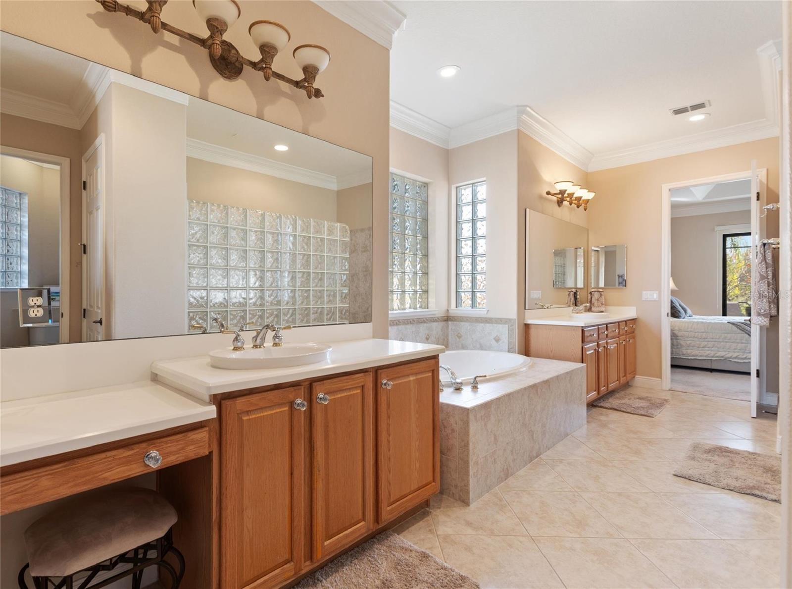 Image 23 of 74 For 927 San Raphael Street