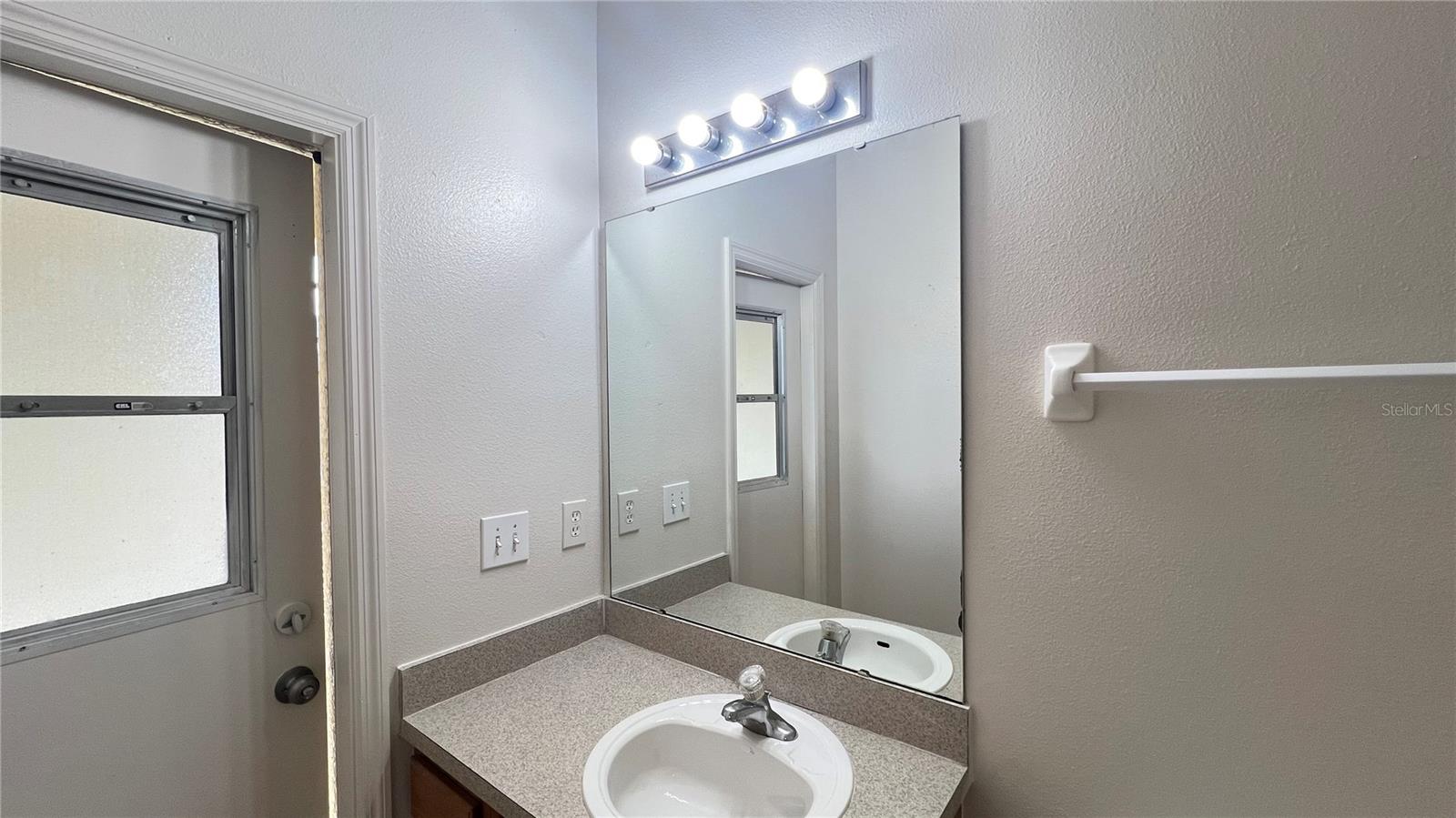 Image 24 of 37 For 453 Sunset View Drive