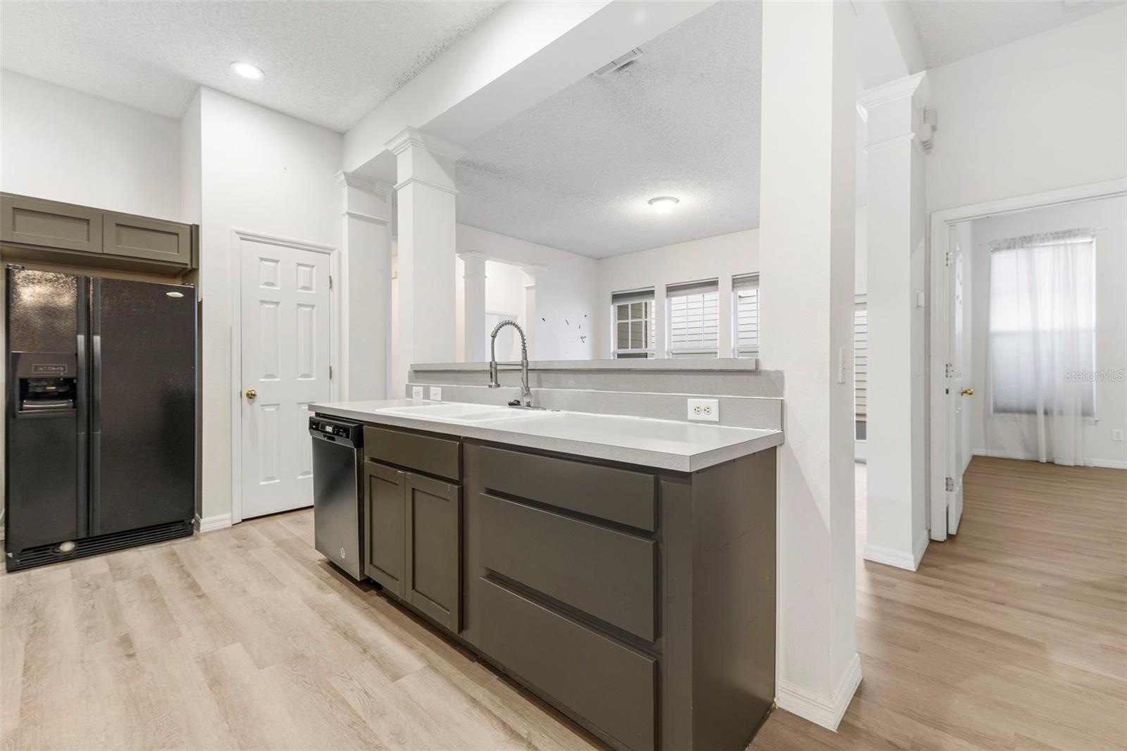 Image 3 of 25 For 834 Lake Evalyn Drive