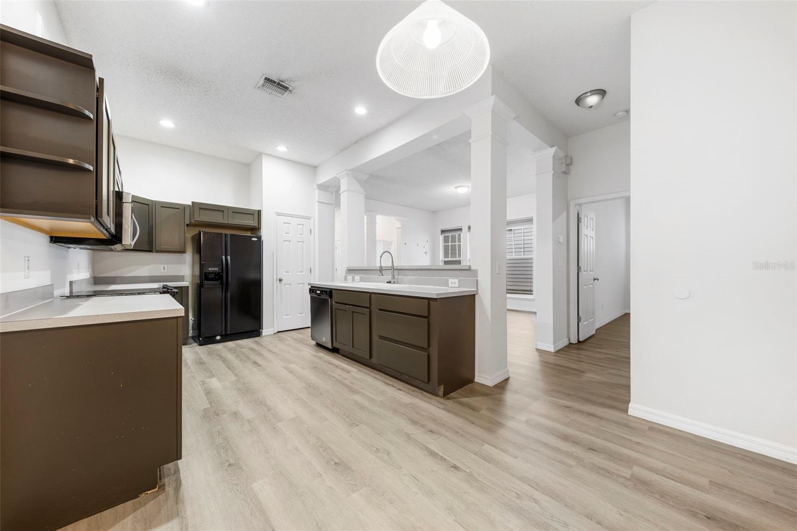 Image 4 of 25 For 834 Lake Evalyn Drive