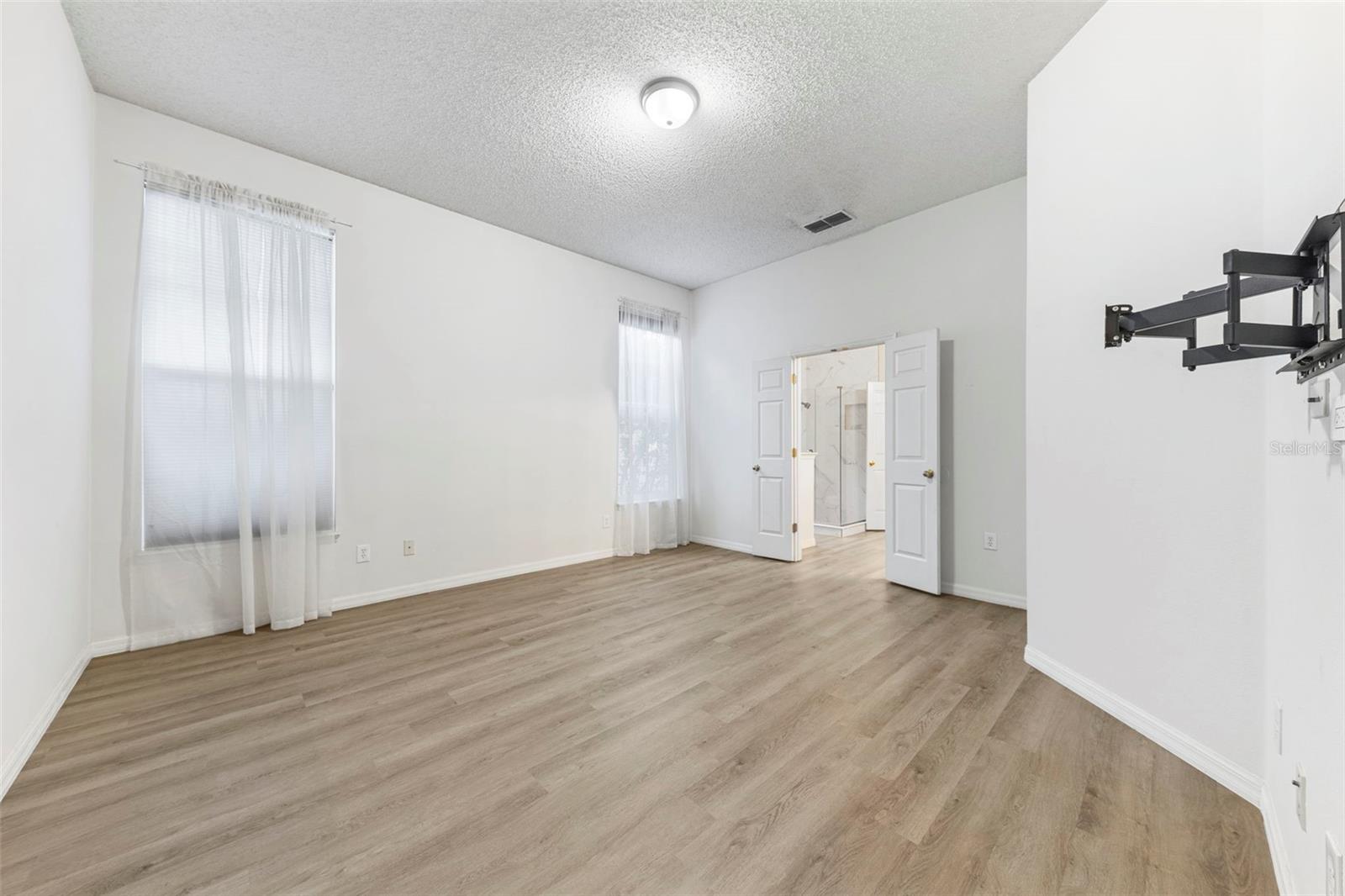 Image 7 of 25 For 834 Lake Evalyn Drive