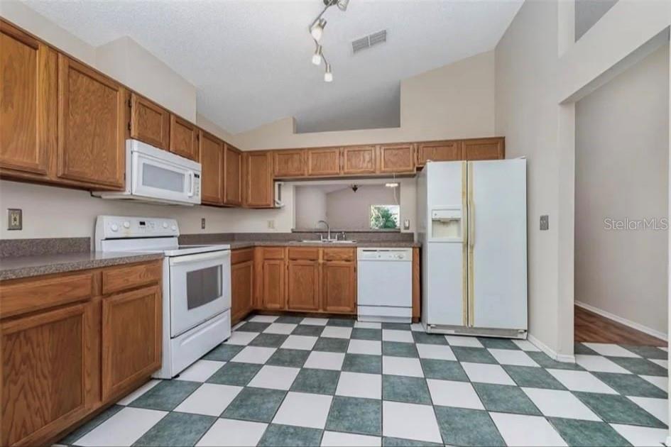 Image 6 of 18 For 10825 Bellamy Ct Court