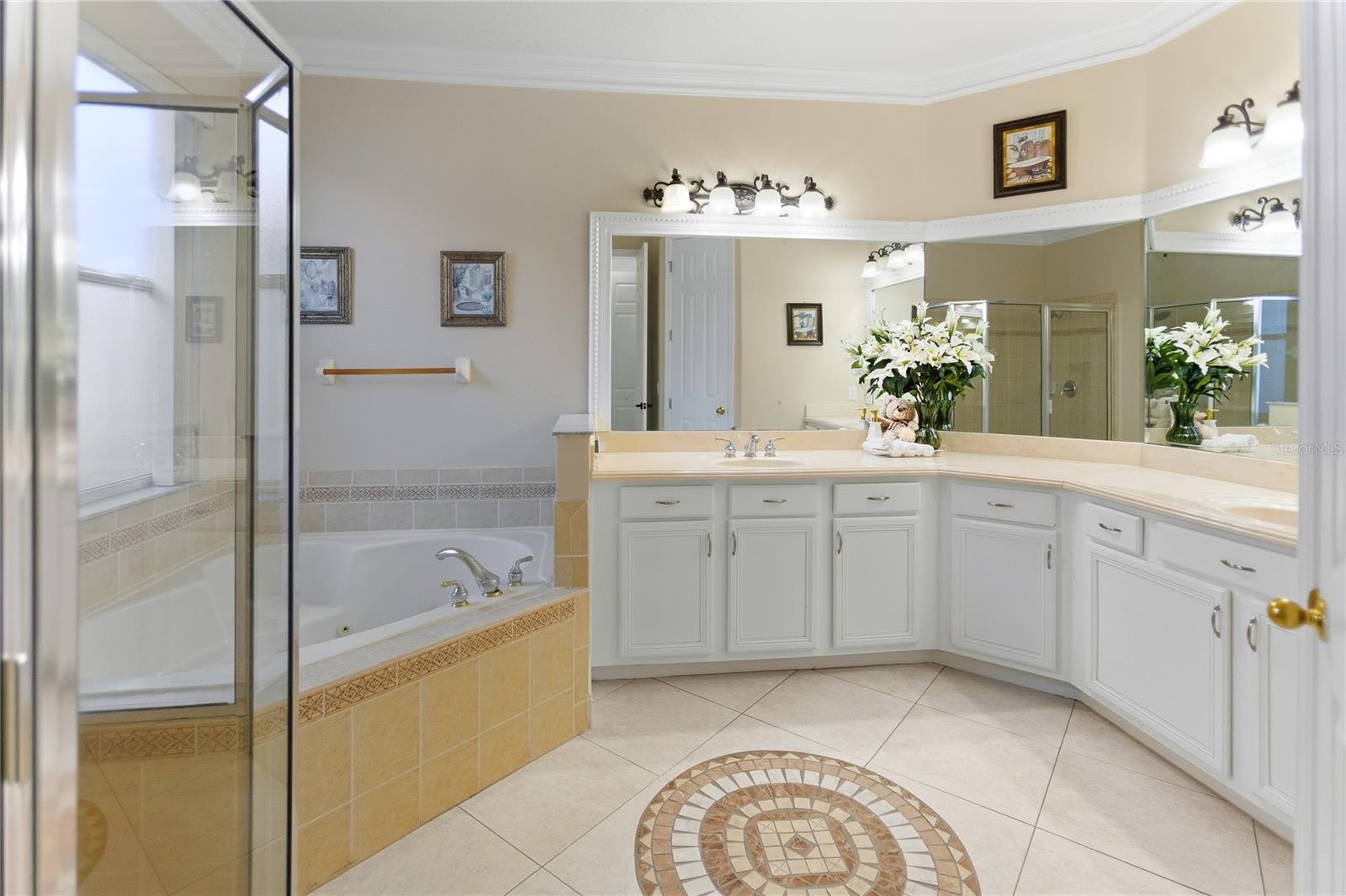 Listing photo id 8 for 3540 Valleyview Drive