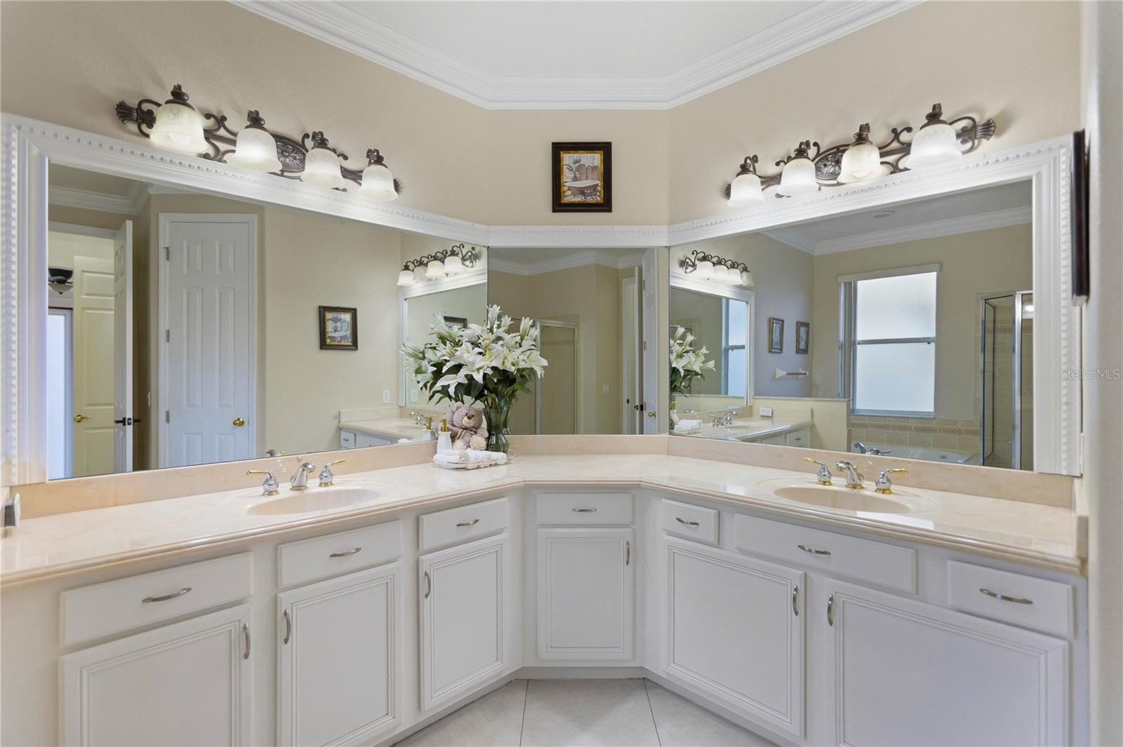 Listing photo id 9 for 3540 Valleyview Drive