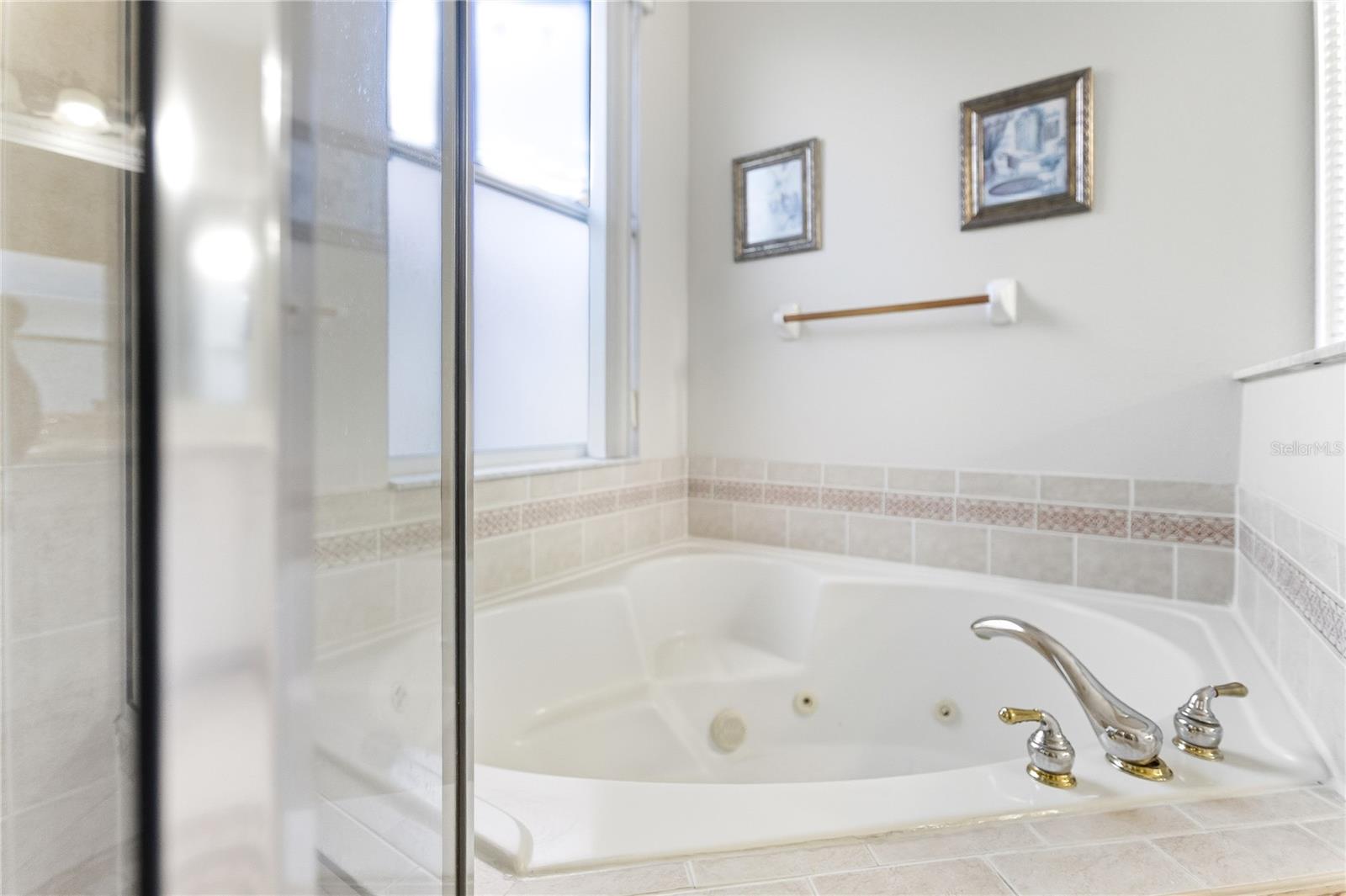 Listing photo id 10 for 3540 Valleyview Drive