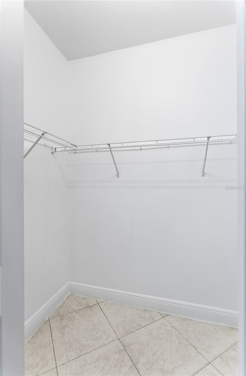 Listing photo id 13 for 3540 Valleyview Drive