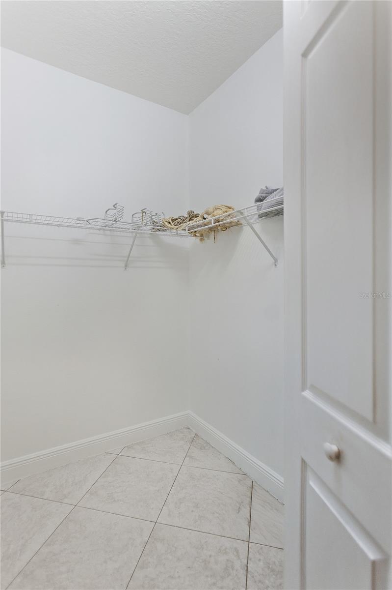 Listing photo id 14 for 3540 Valleyview Drive