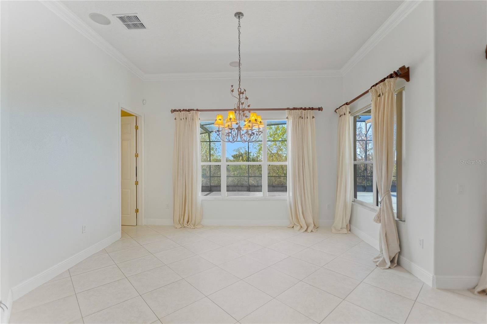 Listing photo id 22 for 3540 Valleyview Drive