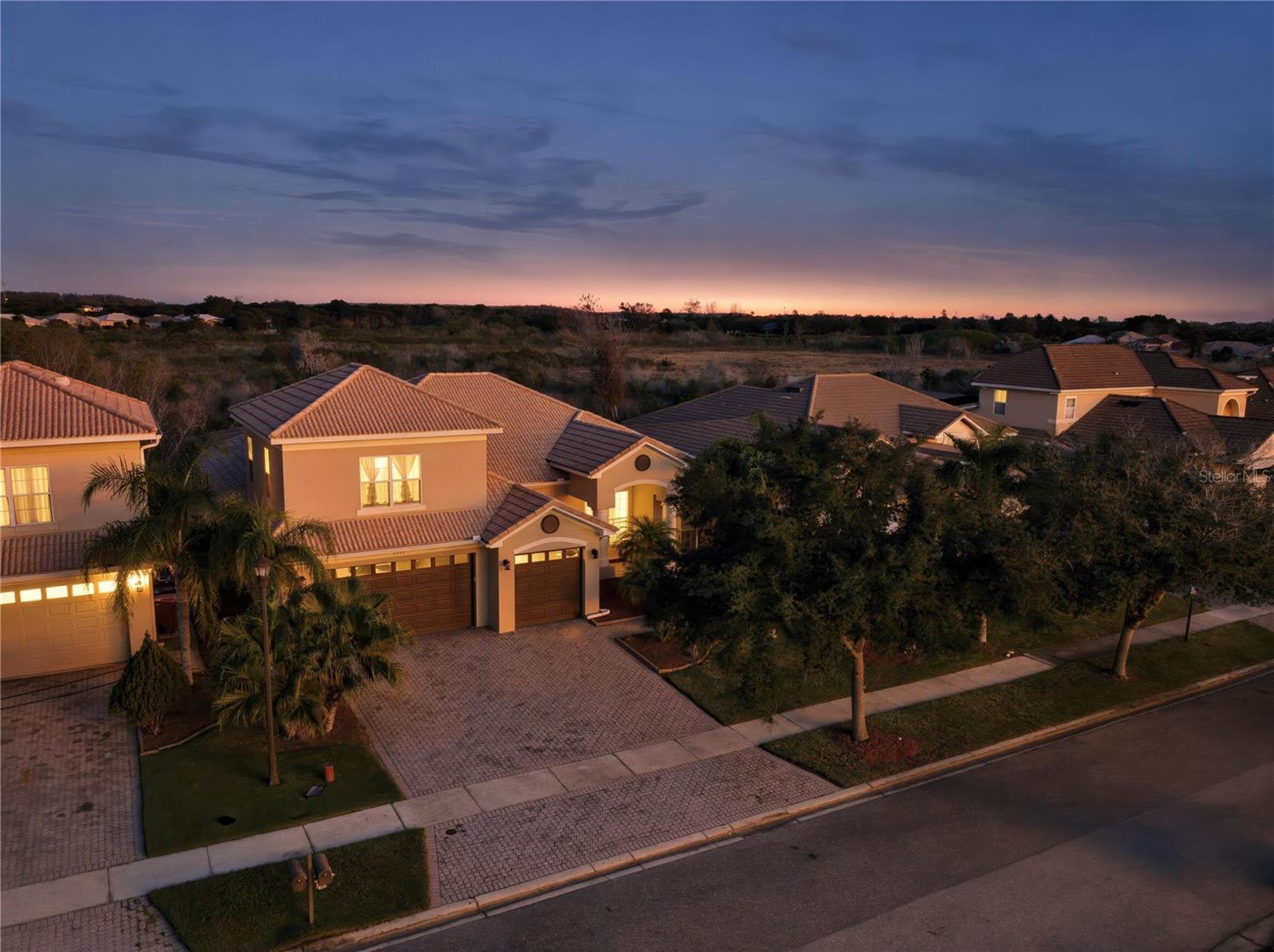 Listing photo id 1 for 3540 Valleyview Drive