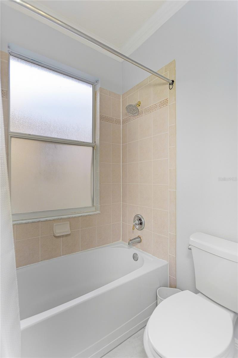 Listing photo id 31 for 3540 Valleyview Drive