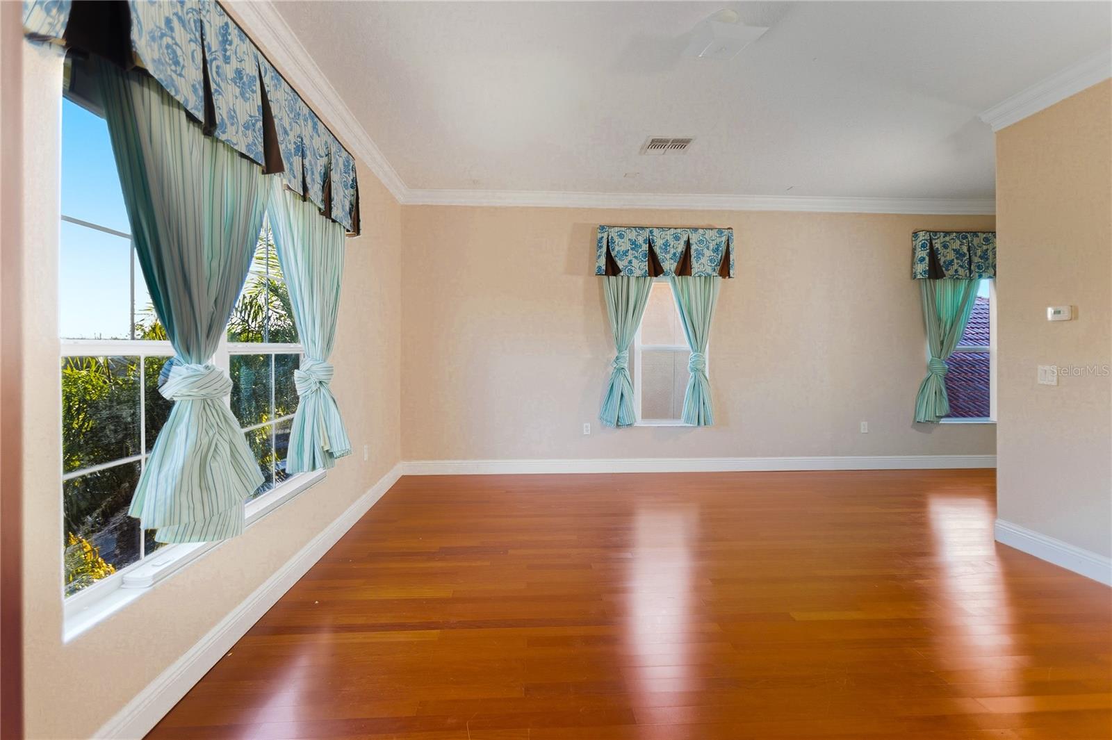 Listing photo id 35 for 3540 Valleyview Drive