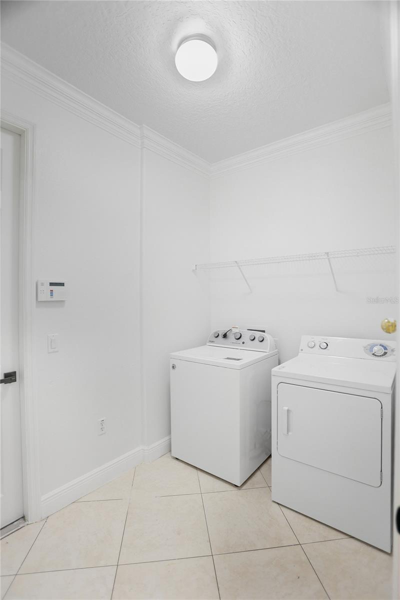 Listing photo id 37 for 3540 Valleyview Drive