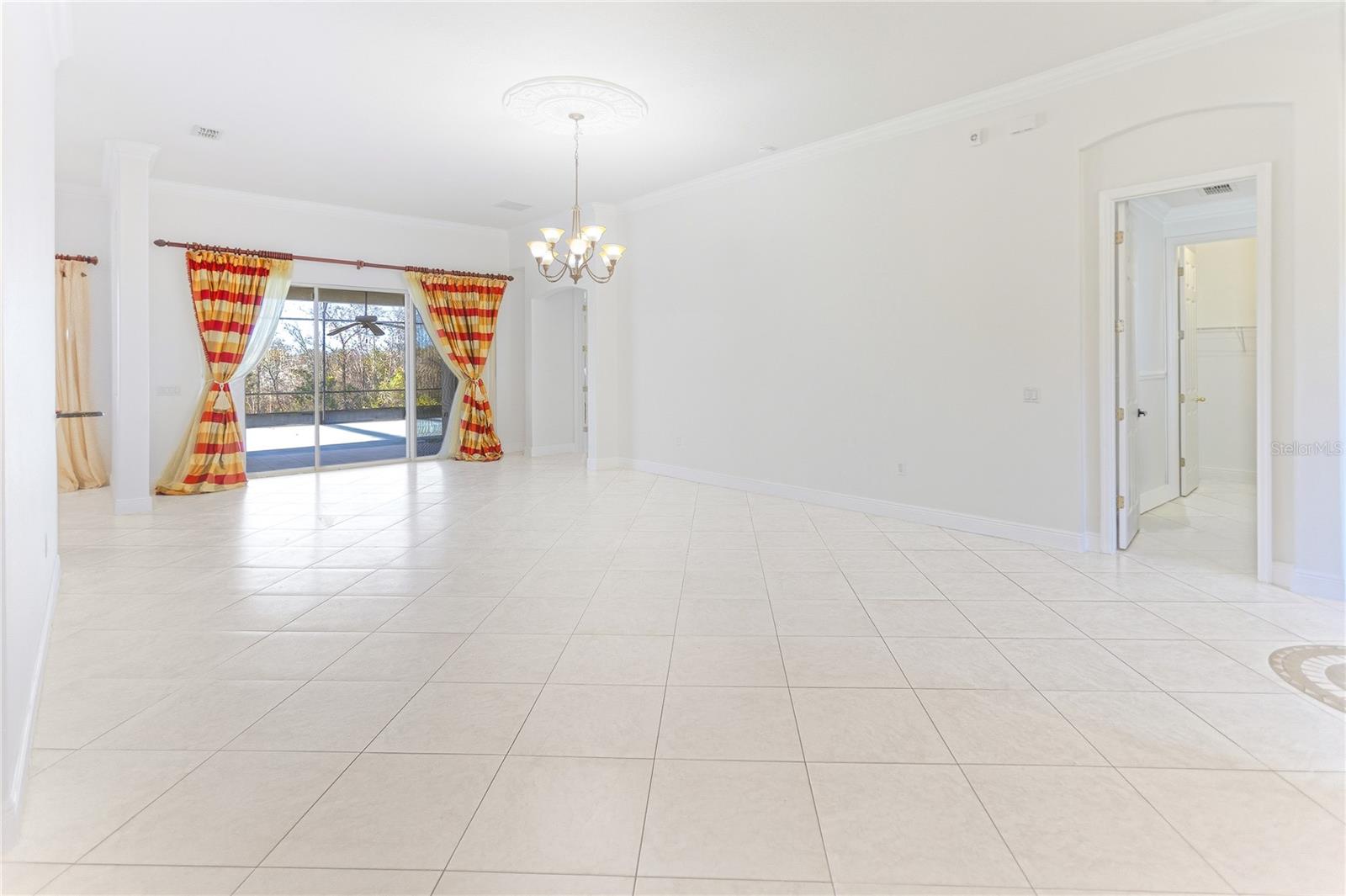 Listing photo id 4 for 3540 Valleyview Drive