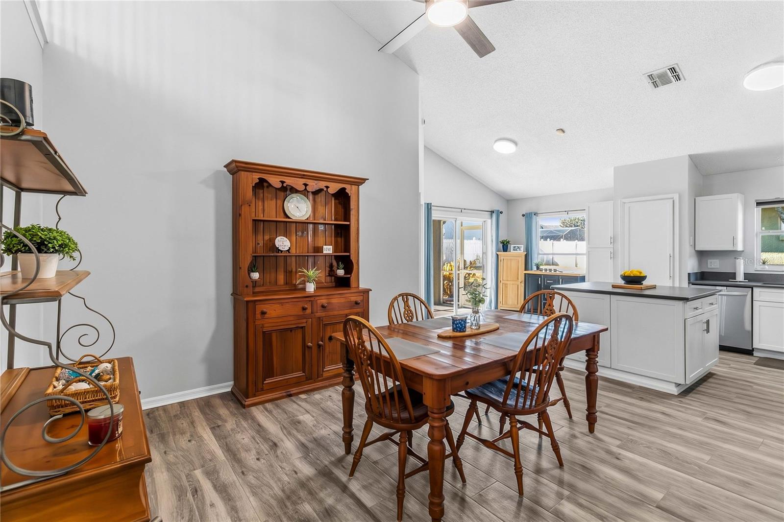 Image 20 of 59 For 4250 Andover Cay Blvd.