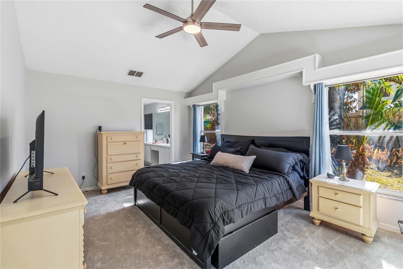 Image 22 of 59 For 4250 Andover Cay Blvd.