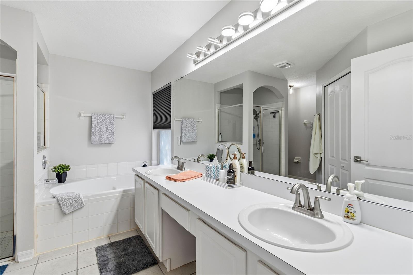 Image 27 of 59 For 4250 Andover Cay Blvd.