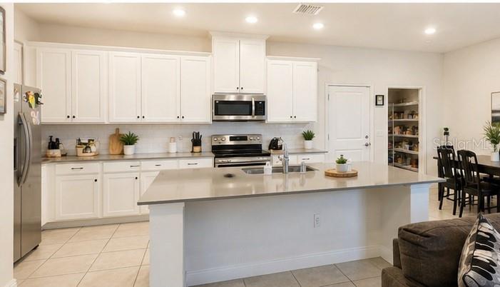 Image 2 of 16 For 3890 Knotty Pine Street