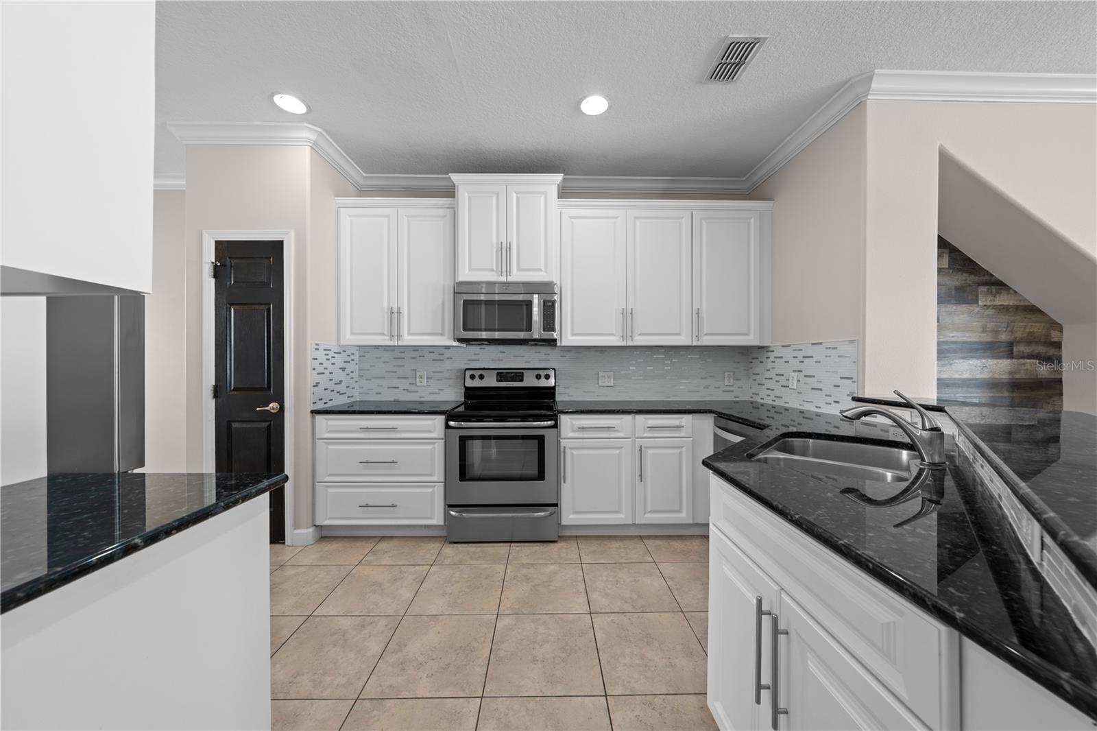 Listing photo id 1 for 3543 Sanctuary Drive