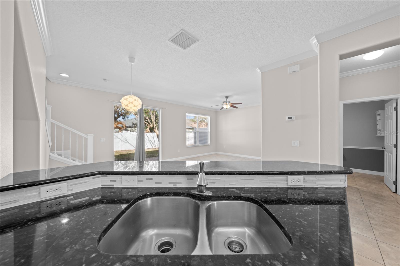 Listing photo id 5 for 3543 Sanctuary Drive