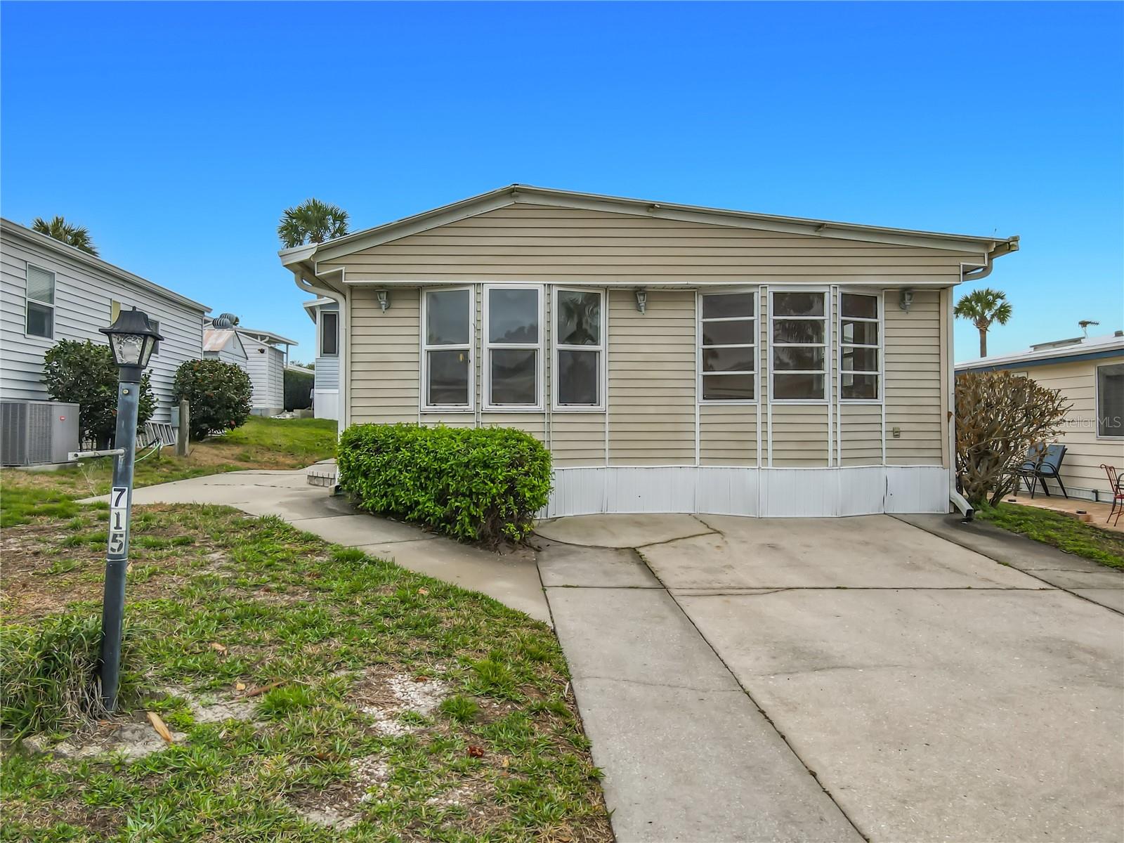 Image 11 of 32 For 9705 Lake Bess Road 715