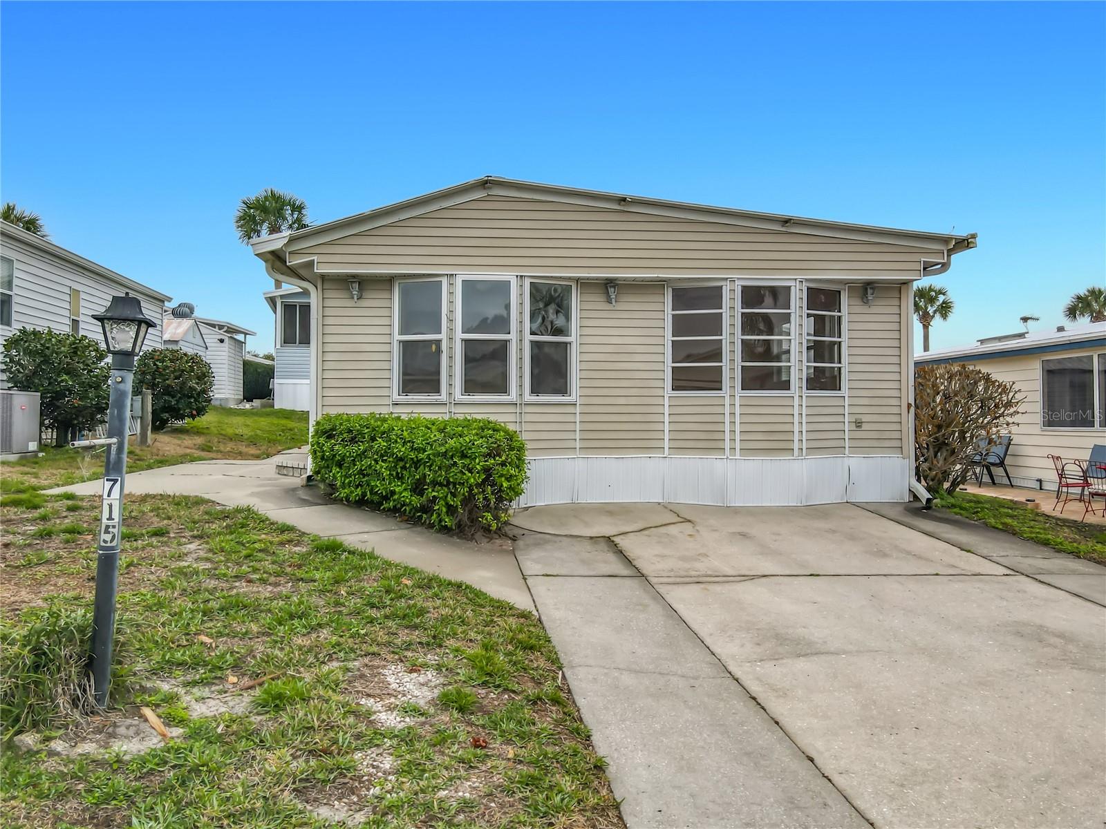 Image 12 of 32 For 9705 Lake Bess Road 715