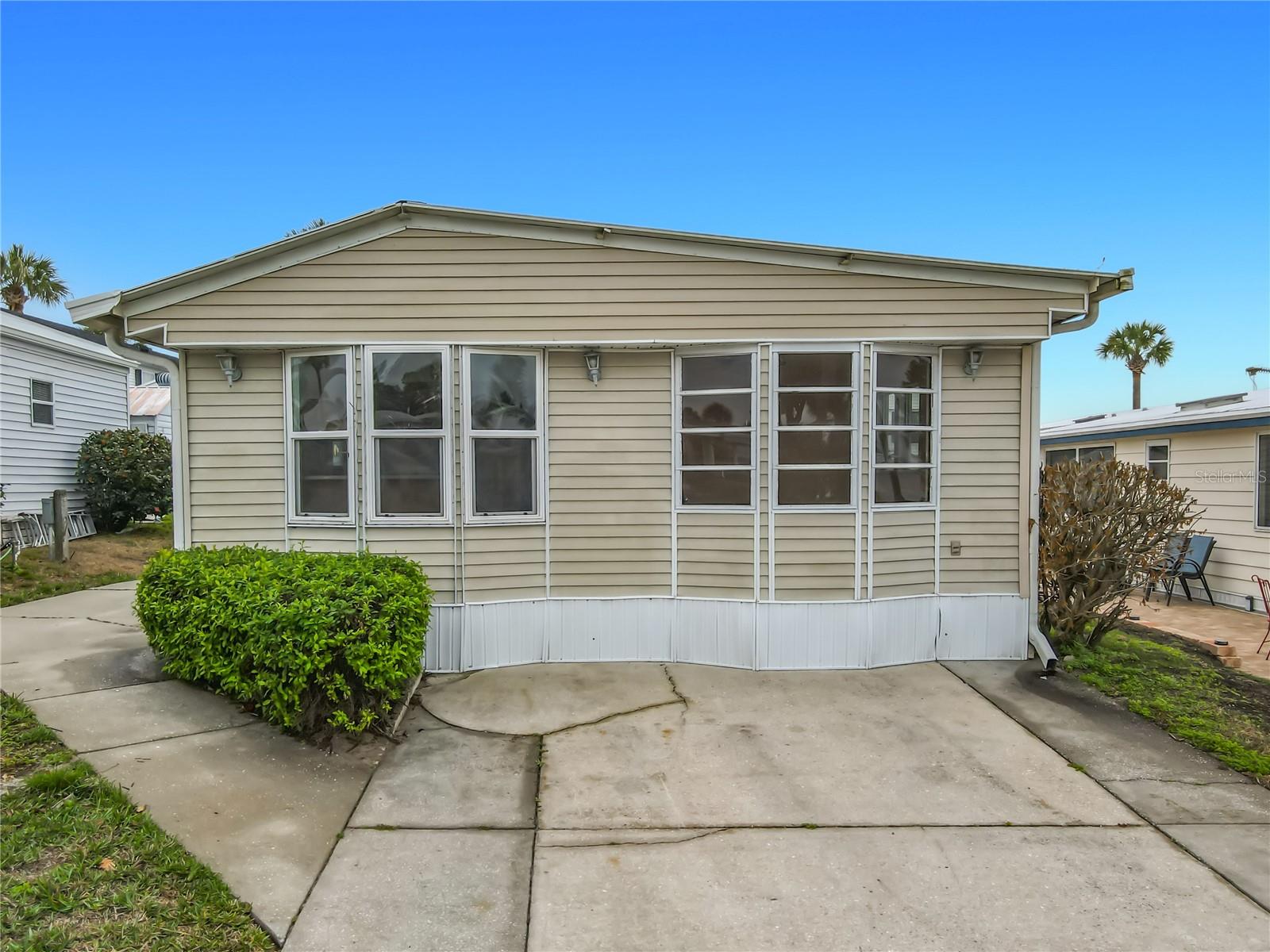 Image 13 of 32 For 9705 Lake Bess Road 715