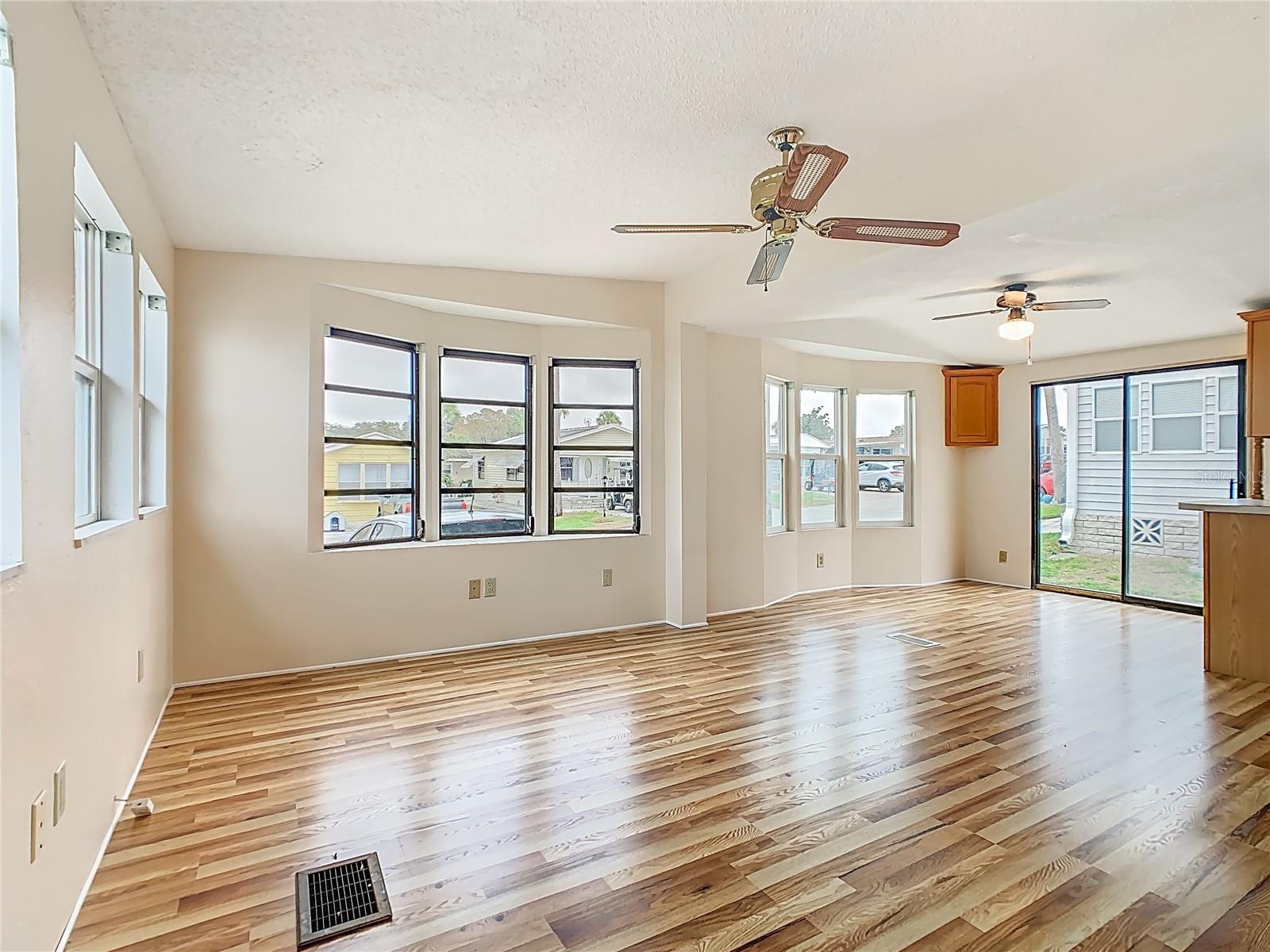 Image 17 of 32 For 9705 Lake Bess Road 715