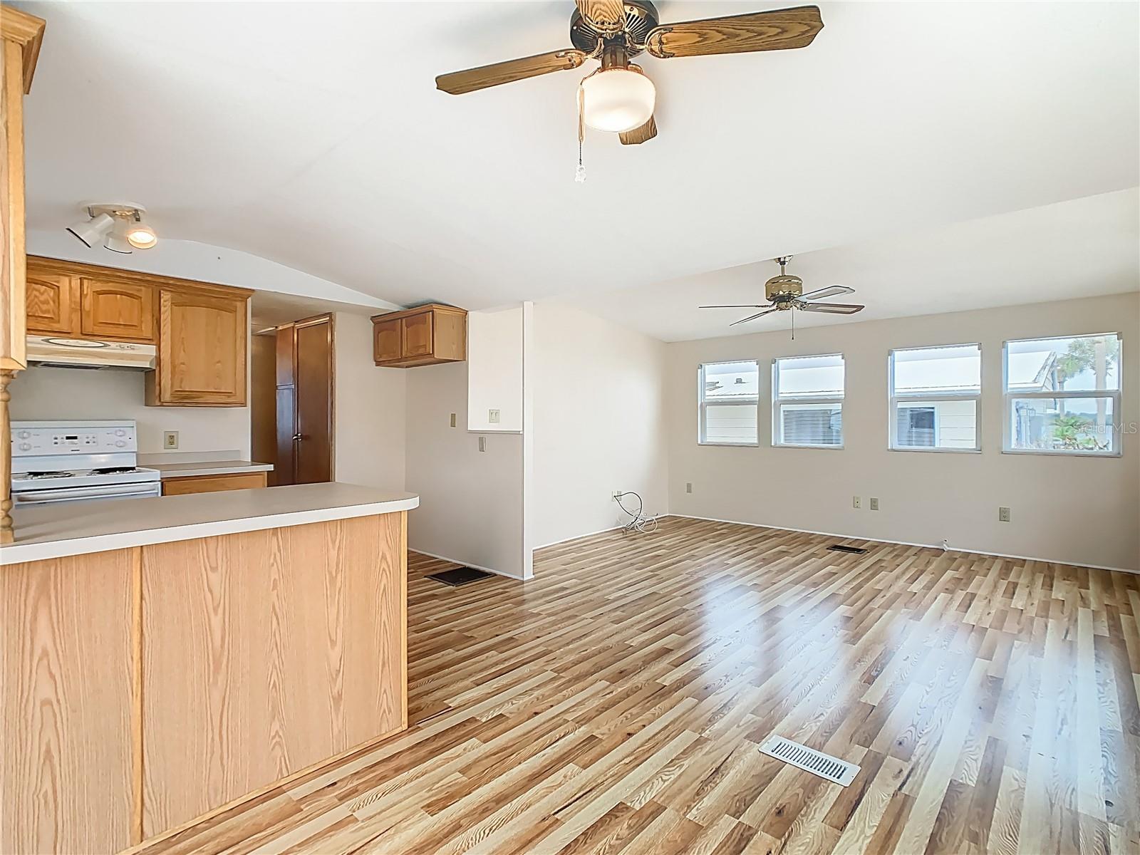 Image 18 of 32 For 9705 Lake Bess Road 715