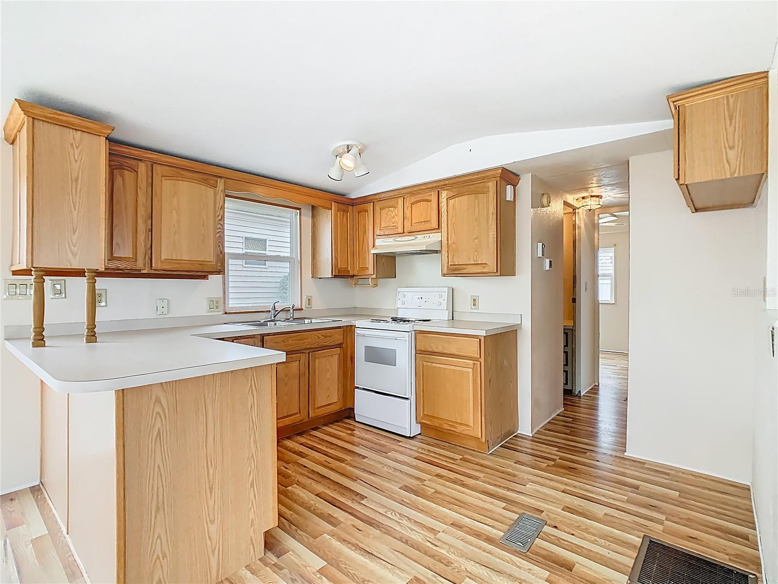 Image 20 of 32 For 9705 Lake Bess Road 715