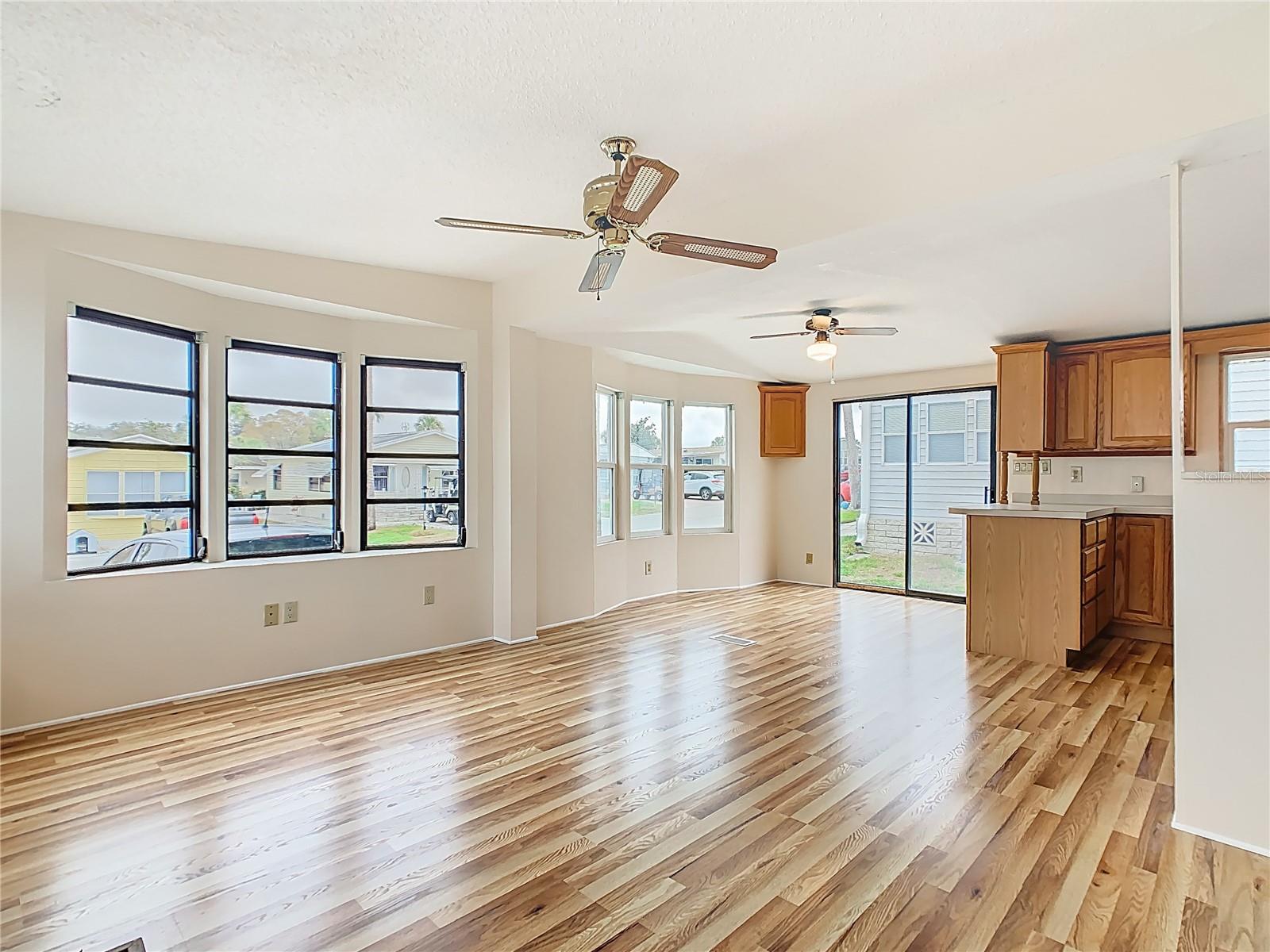 Image 22 of 32 For 9705 Lake Bess Road 715